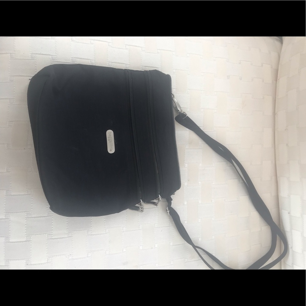 Baggalini Cross body in black w dk beige interior.